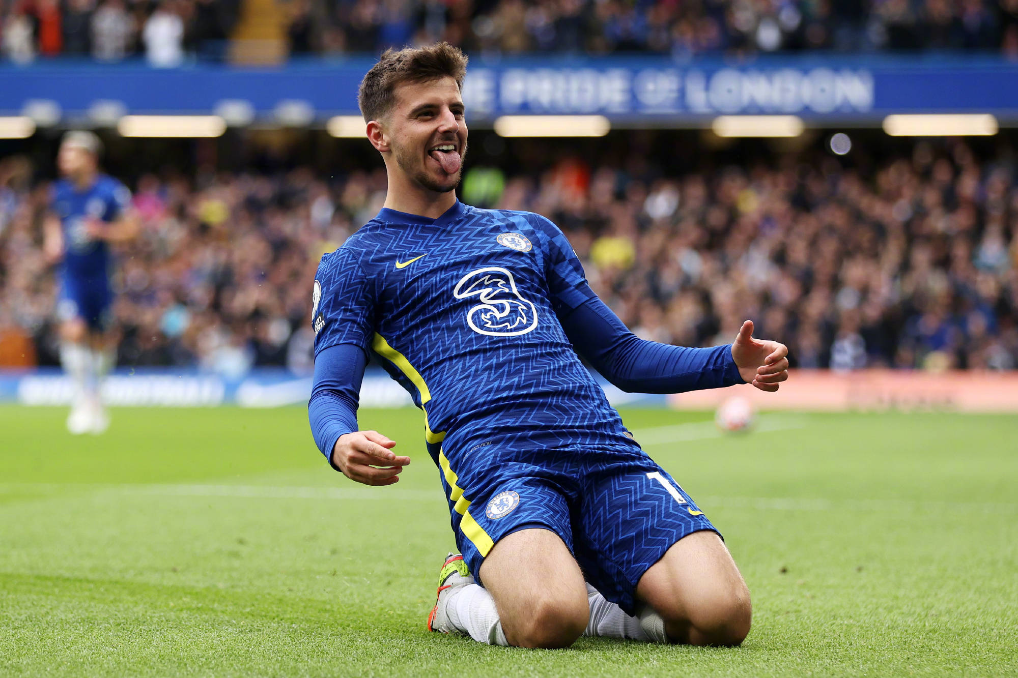 还在左后卫 还在左后卫