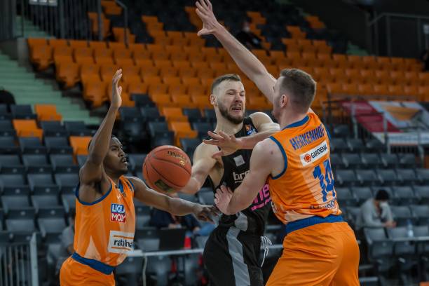 中提供了反 中提供了反